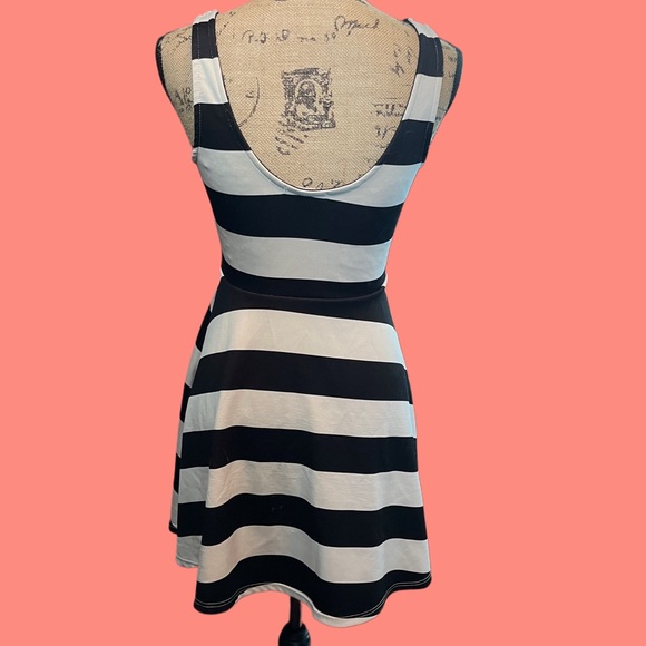 Black and cream minidress - Picture 3 of 4